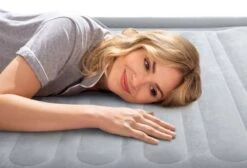 Intex Comfort Plush Hoog Luchtbed - Eenpersoons - Ingebouwde Elektrische Pomp -Winkel Voor Kampeerartikelen 1320 1900 64412 inuse2 2022 300