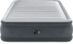 Intex Comfort Plush Hoog Luchtbed - Queensize - Ingebouwde Elektrische Pomp 14 Intex Comfort Plush Hoog Luchtbed - Queensize - Ingebouwde Elektrische Pomp -Winkel Voor Kampeerartikelen 1320 1900 64414 prd2 2023 300