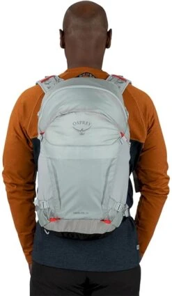 Osprey Hikelite Wandelrugzak - 26 Liter - Zilver 15 Osprey Hikelite Wandelrugzak - 26 Liter - Zilver -Winkel Voor Kampeerartikelen 1900 1900 0039 hikelite 26l s23 onbody6 silverlining 10004802